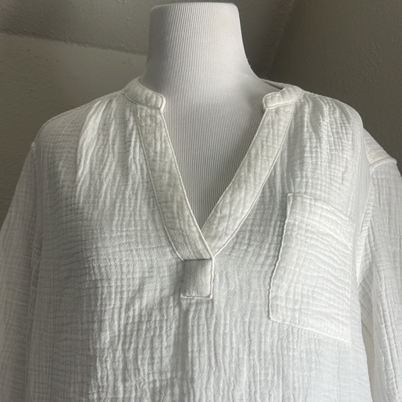 GAP Crinkle White 3/4 Sleeves V-Neck Blouse - Picture 2 of 4